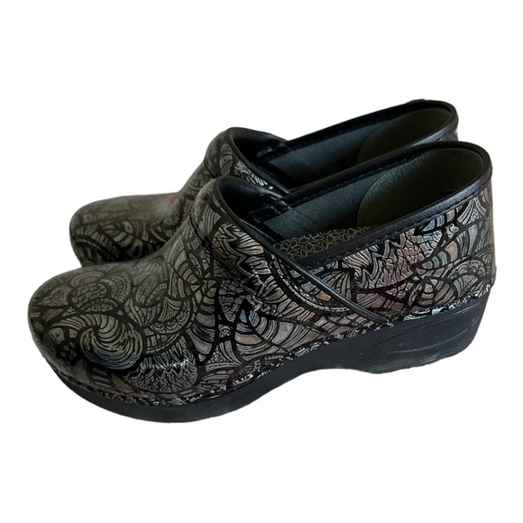 Dansko Women’s iridescent clogs - Picture 2 of 3